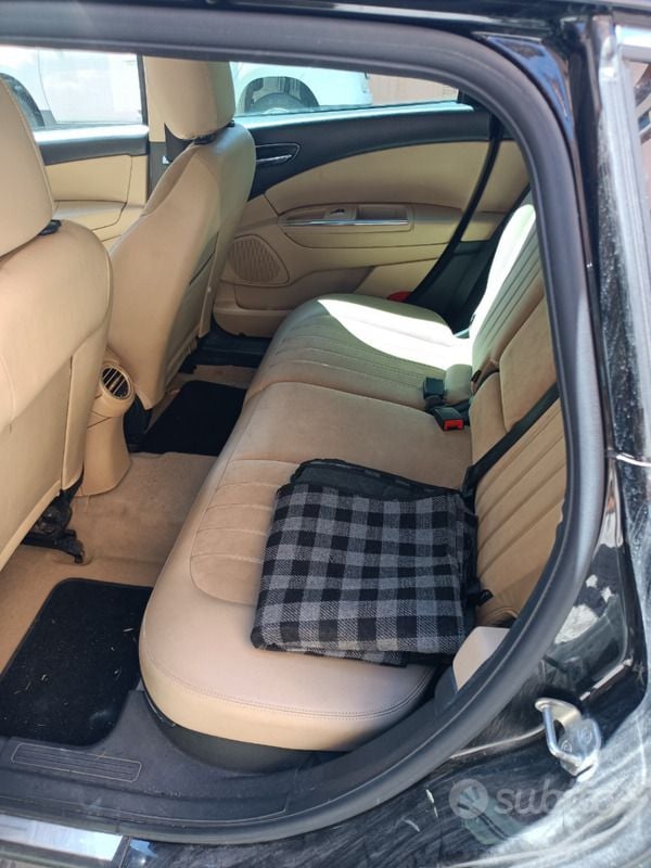 Usata Lancia Delta 120 CV (88 kW) 2013 Utilitaria