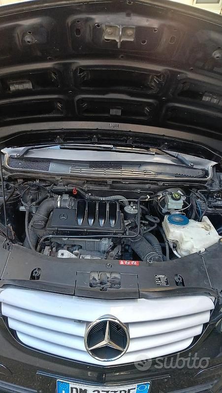 Käytetty Mercedes B180 109 HP (80 kW) 2006 Musta Tila-auto