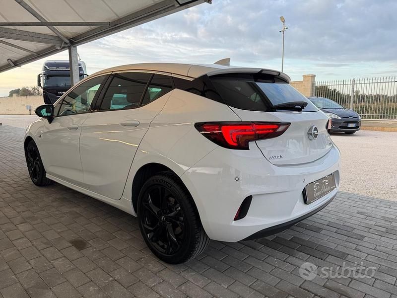 Usata Opel Astra Dynamic 136 CV (100 kW) 2017 Bianco Berlina