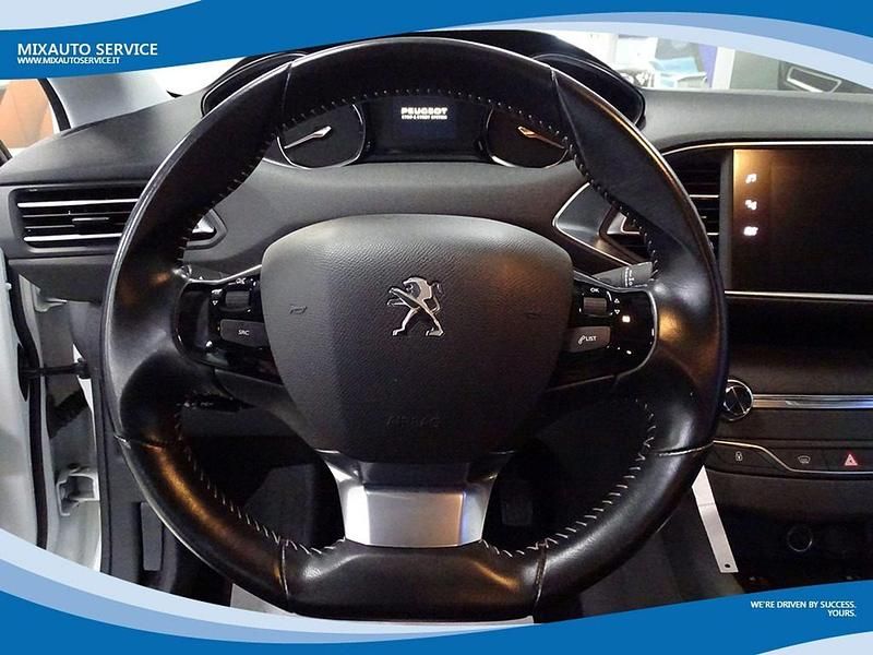 Usata Peugeot 308 Active 120 CV (88 kW) 2018 Bianco pastello Station wagon