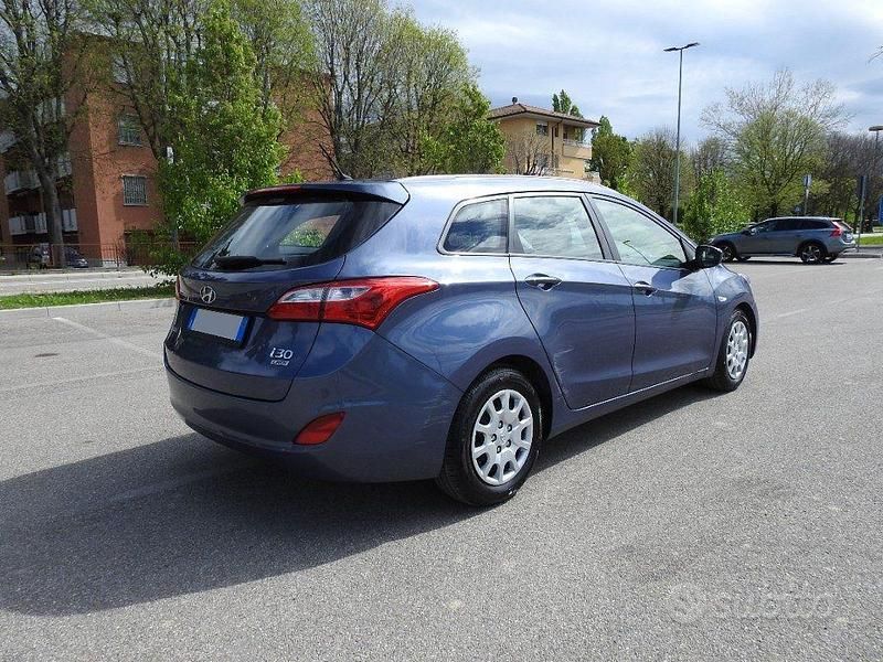 Usata Hyundai i30 Comfort 110 CV (80 kW) 2013 Blu Station wagon