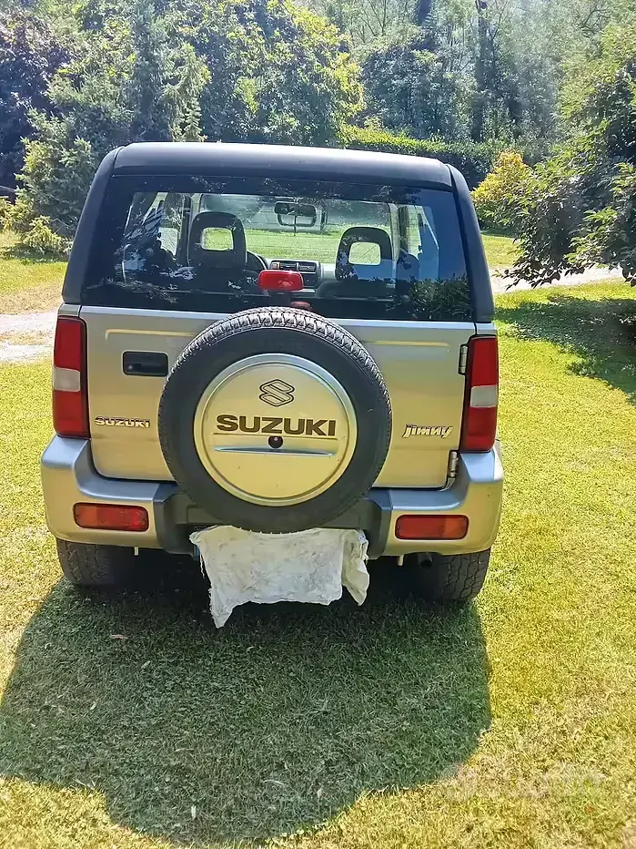 Usata Suzuki Jimny 82 CV (60 kW) 2001 Grigio SUV