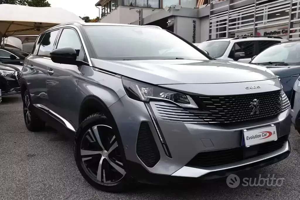 Usata Peugeot 5008 GTi 131 CV (96 kW) 2024 Grigio metallizzato SUV