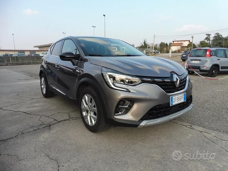 Usata Renault Captur Intens 101 CV (74 kW) 2021 Grigio SUV