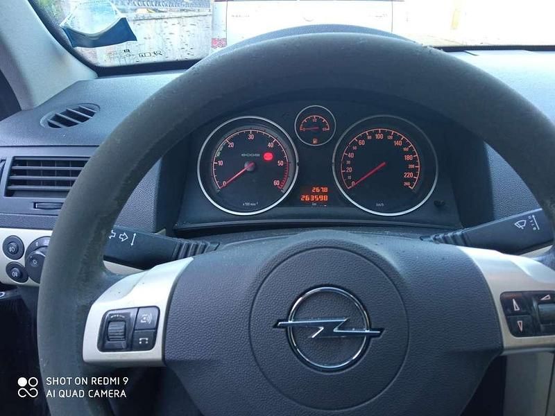 Usata Opel Astra 90 CV (66 kW) 2008 Berlina