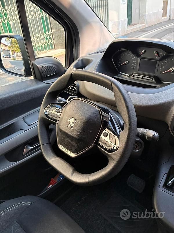 Usata Peugeot Rifter 131 CV (96 kW) 2020 Grigio Monovolume