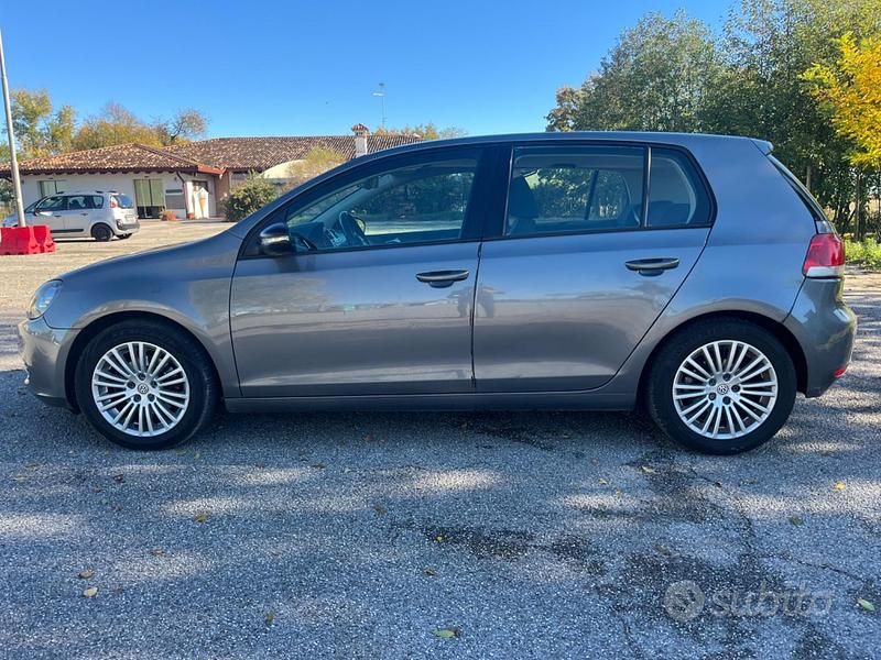 Usata VW Golf VI Highline 110 CV (80 kW) 2009 Beige Utilitaria