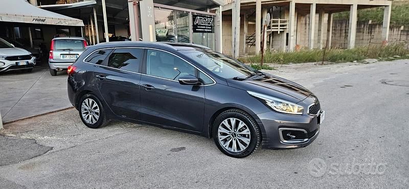 Grigio Usata 2018 Kia Ceed Due volumi | 9900 € (Super prezzo) - Immagine 1/4