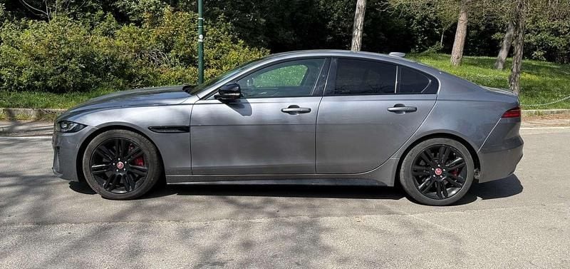 Usata Jaguar XE R-Dynamic 204 CV (150 kW) 2022 Grigio Berlina