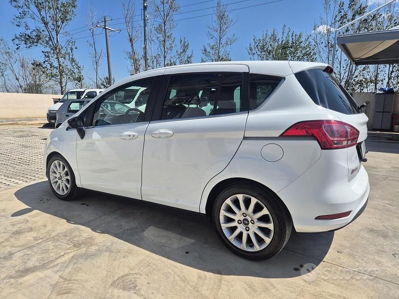 Usata Ford B-MAX Business Edition 100 CV (73 kW) 2015 Bianco Monovolume