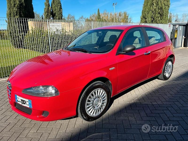 Rosso Usata 2005 Alfa Romeo 147 Due volumi | 2900 € (Cara) - Immagine 1/4