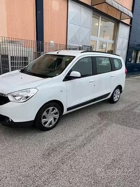 Usata Dacia Lodgy Lauréate 90 CV (66 kW) 2016 Bianco Monovolume