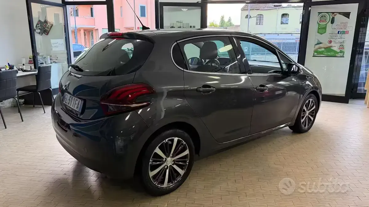Usata Peugeot 208 Allure 75 CV (55 kW) 2017 Grigio Utilitaria