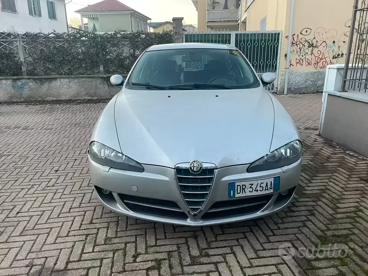 Usata Alfa Romeo 147 120 CV (88 kW) 2008 Grigio Utilitaria