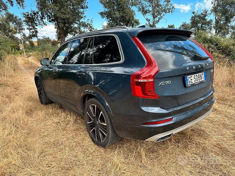 Usata Volvo XC90 Momentum 250 CV (183 kW) 2021 Blu SUV