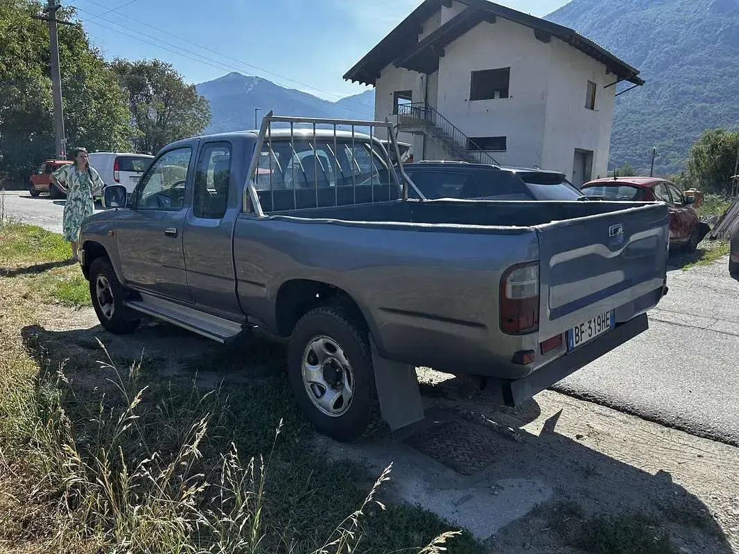 Usata Toyota HiLux SR5 90 CV (66 kW) 1999 Pick-up