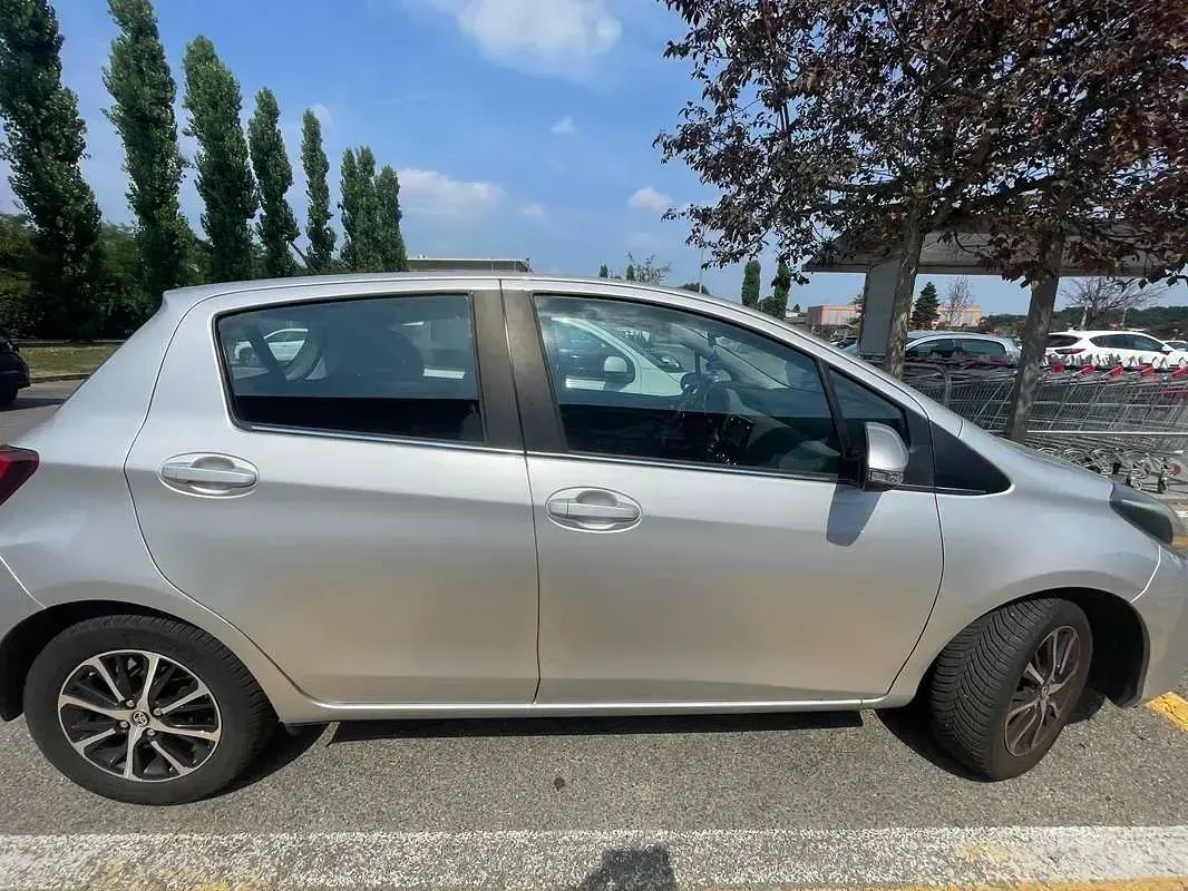 Usata Toyota Yaris Active 69 CV (50 kW) 2016 Berlina