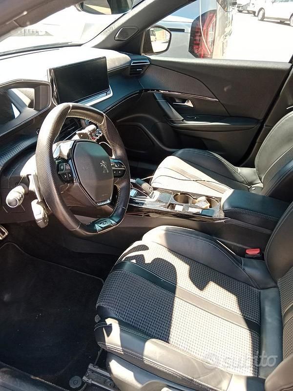 Usata Peugeot 2008 GT 131 CV (96 kW) 2021 Grigio SUV