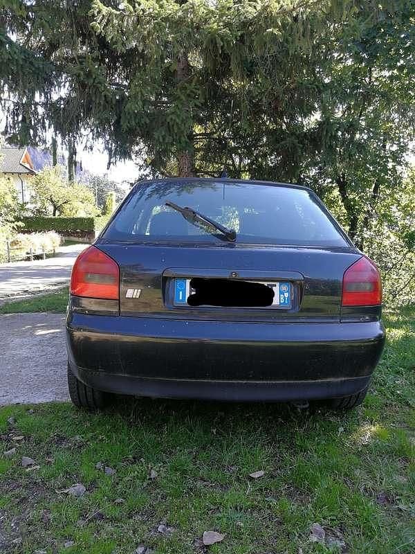 Nero Usata 2000 Audi A3 Ambition Tre volumi | 1000 € (Super prezzo) - Immagine 1/4