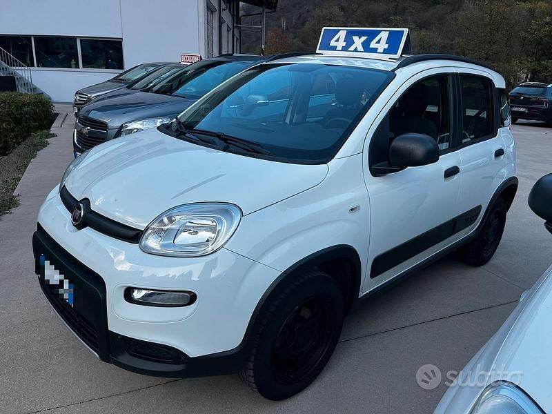 Usata Fiat Panda 4x4 S 85 CV (62 kW) 2019 Bianco Utilitaria