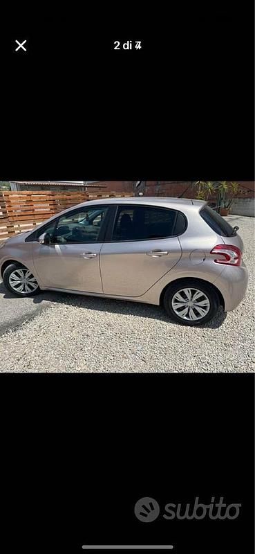 Usata Peugeot 208 68 CV (50 kW) 2014 Utilitaria