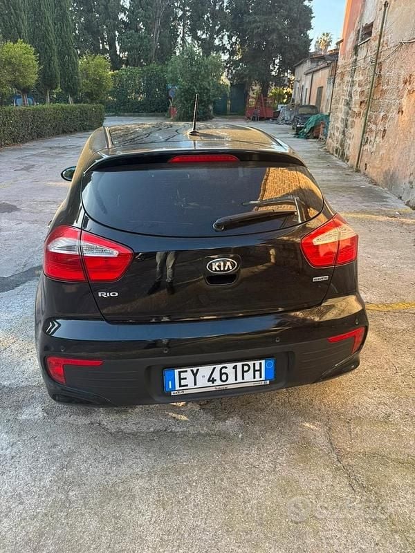 Usata Kia Rio 75 CV (55 kW) 2015 Nero Berlina