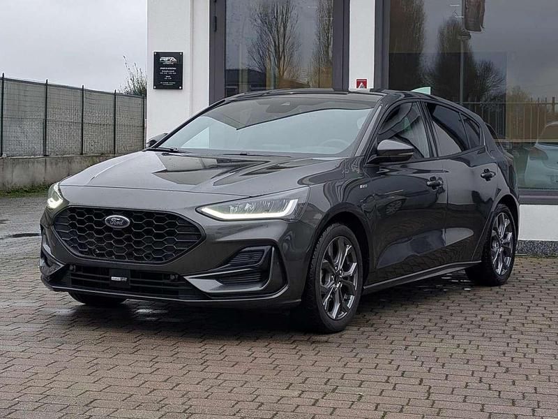 Grigio Usata 2022 Ford Focus ST-Line Berlina | 18.900 € (Buon prezzo) - Immagine 1/4