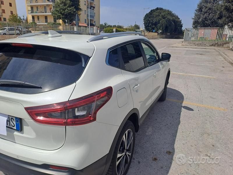 Usata Nissan Qashqai N-Connecta 131 CV (96 kW) 2018 Bianco SUV