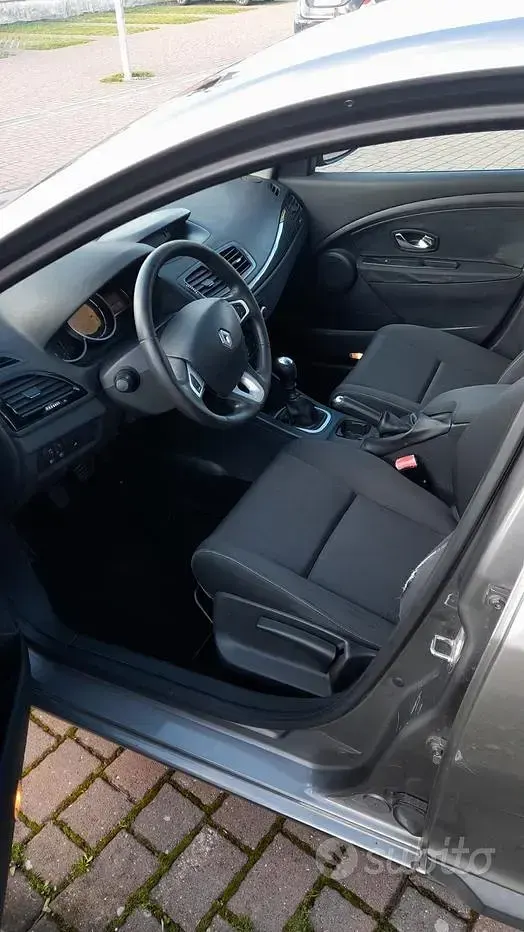 Usata Renault Mégane III 110 CV (80 kW) 2011 Grigio Berlina
