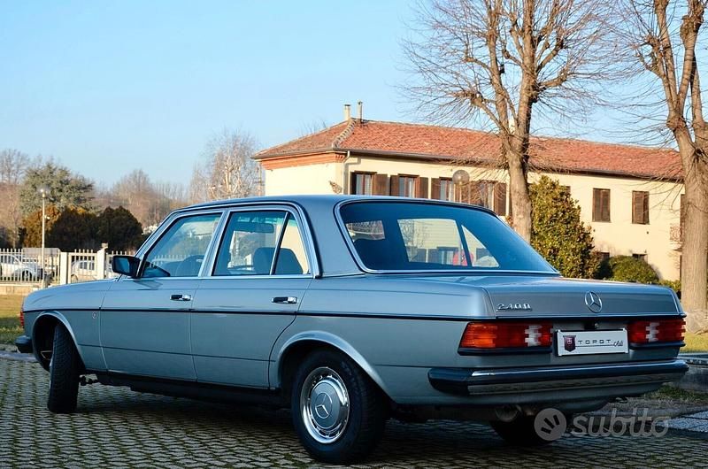 Usata Mercedes 240 72 CV (52 kW) 1982 Blu Berlina