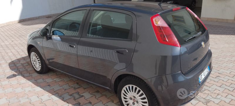 Usata Fiat Grande Punto Active 65 CV (47 kW) 2008 Grigio Utilitaria
