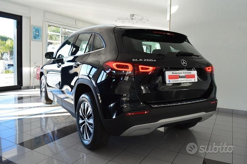 Usata Mercedes GLA200 150 CV (110 kW) 2022 Nero SUV