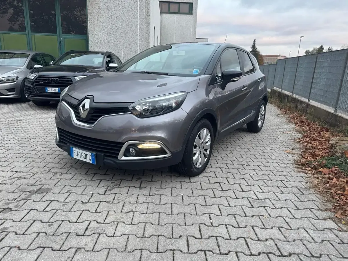 Usata Renault Captur Intens 90 CV (66 kW) 2014 Beige SUV