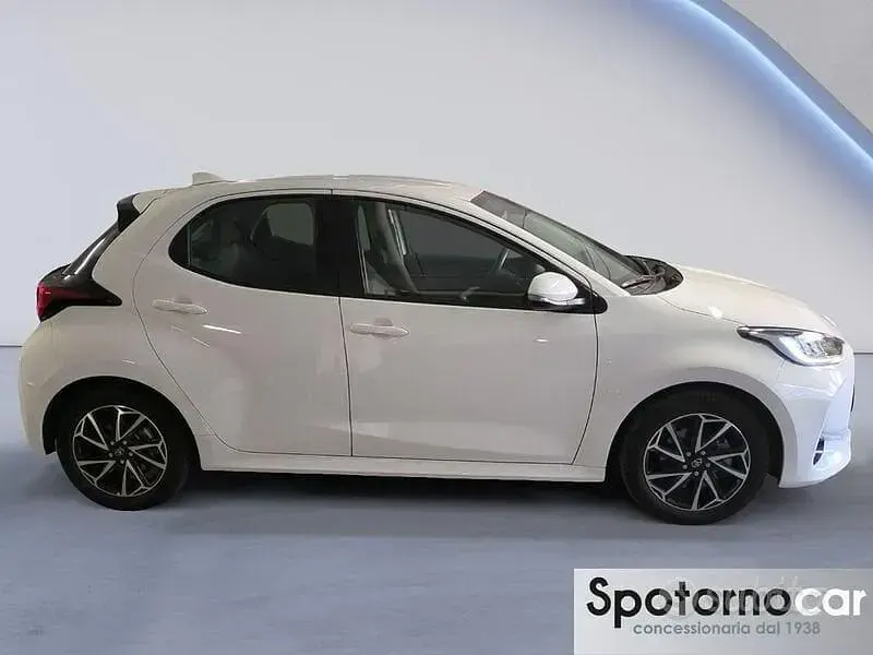 Usata Toyota Yaris Hybrid Trend 116 CV (85 kW) 2022 Bianco Berlina