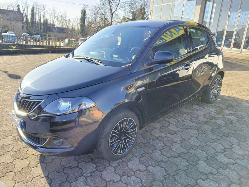 Usata Lancia Ypsilon Silver 69 CV (50 kW) 2023 Nero Utilitaria