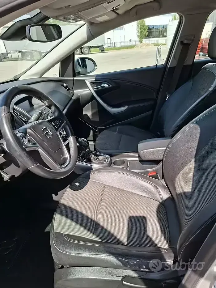 Usata Opel Astra 125 CV (91 kW) 2011 Grigio Station wagon
