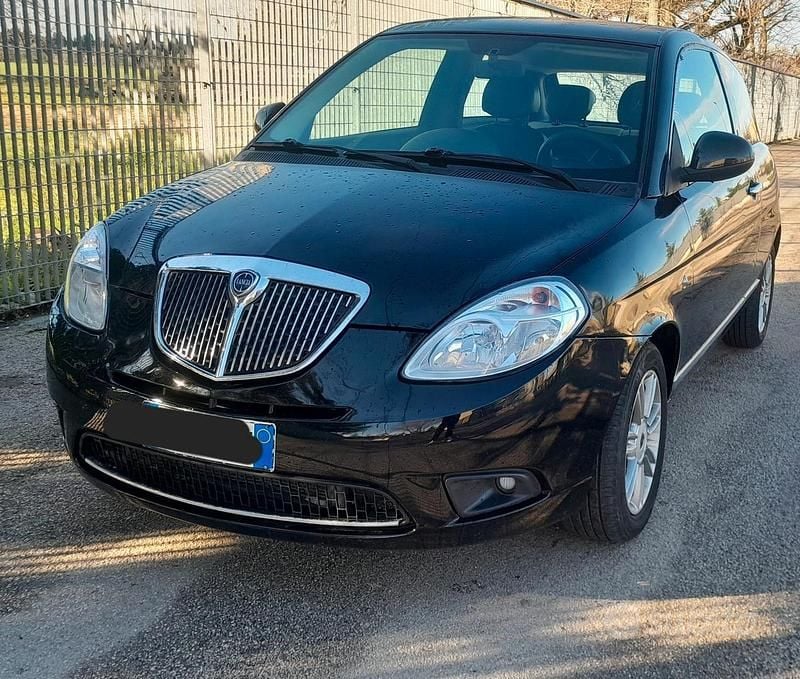 Usata Lancia Ypsilon 75 CV (55 kW) 2010 Nero Utilitaria