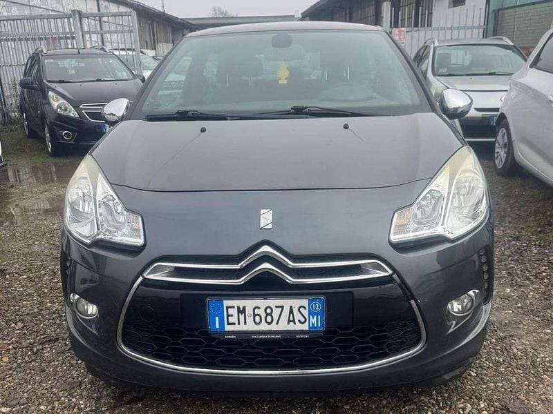 Grigio Usata 2012 Citroën DS3 Tre volumi | 4390 € (Ottimo prezzo) - Immagine 1/4
