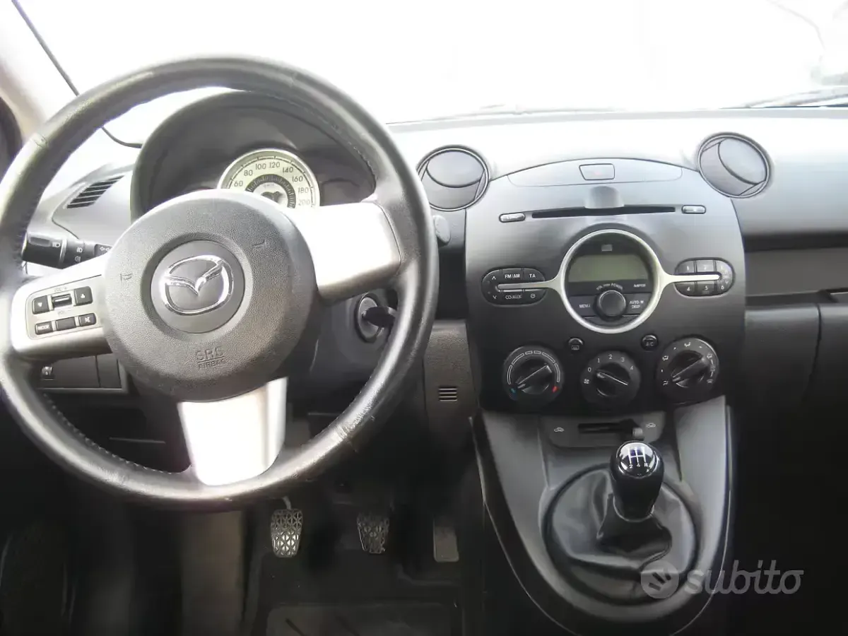 Usata Mazda 2 75 CV (55 kW) 2010 Grigio Utilitaria