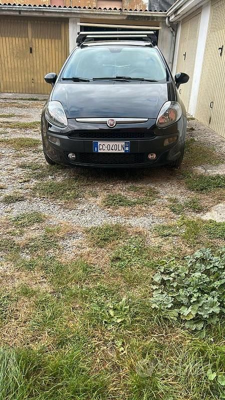 Usata Fiat Punto 85 CV (62 kW) 2011 Nero Berlina