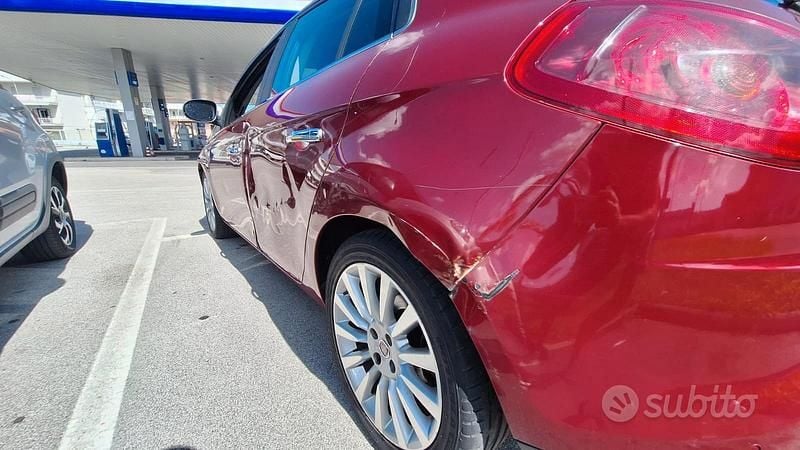 Usata Fiat Bravo 90 CV (66 kW) 2010 Rosso Utilitaria