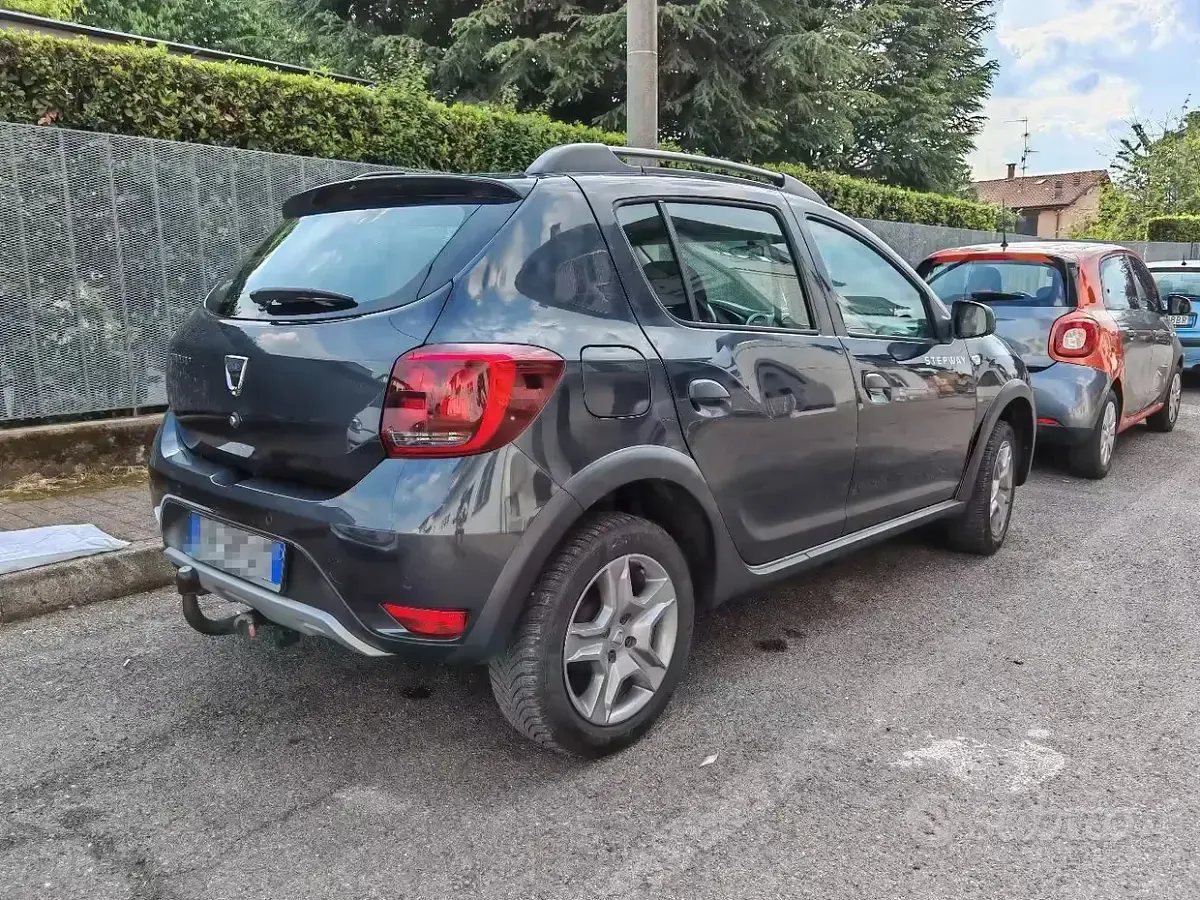 Begagnad Dacia Sandero Stepway 90 HK (66 kW) 2020 Grå Sedan