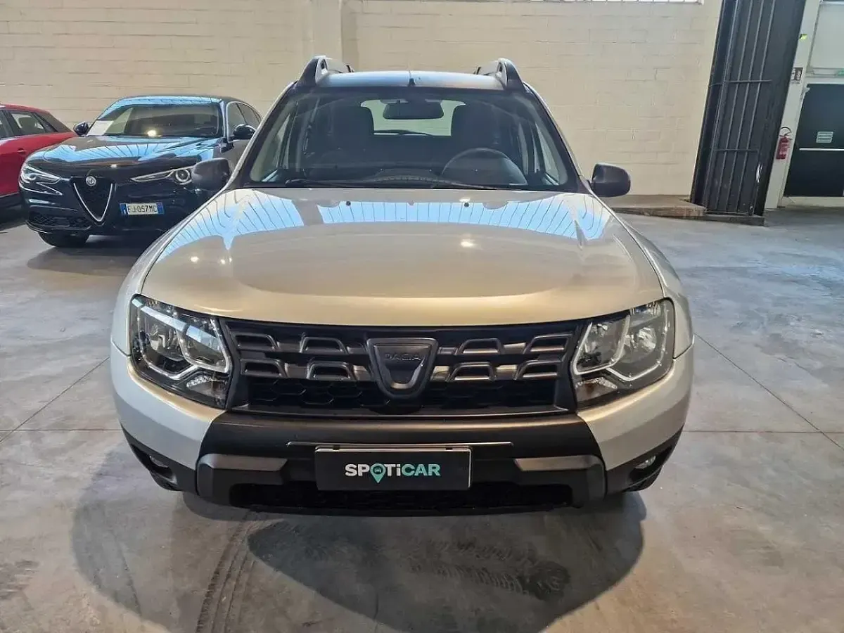 Usata Dacia Duster 90 CV (66 kW) 2016 Gray SUV