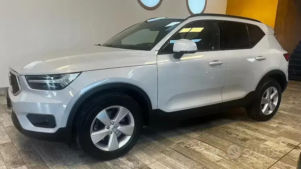 Usata Volvo XC40 Business Edition 150 CV (110 kW) 2019 Azzurro SUV