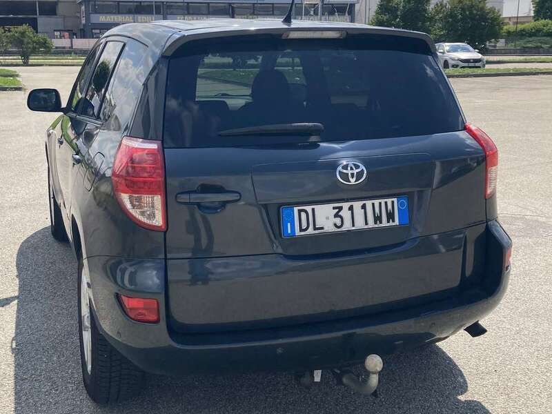Usata Toyota RAV4 Sol 136 CV (100 kW) 2007 Grigio SUV