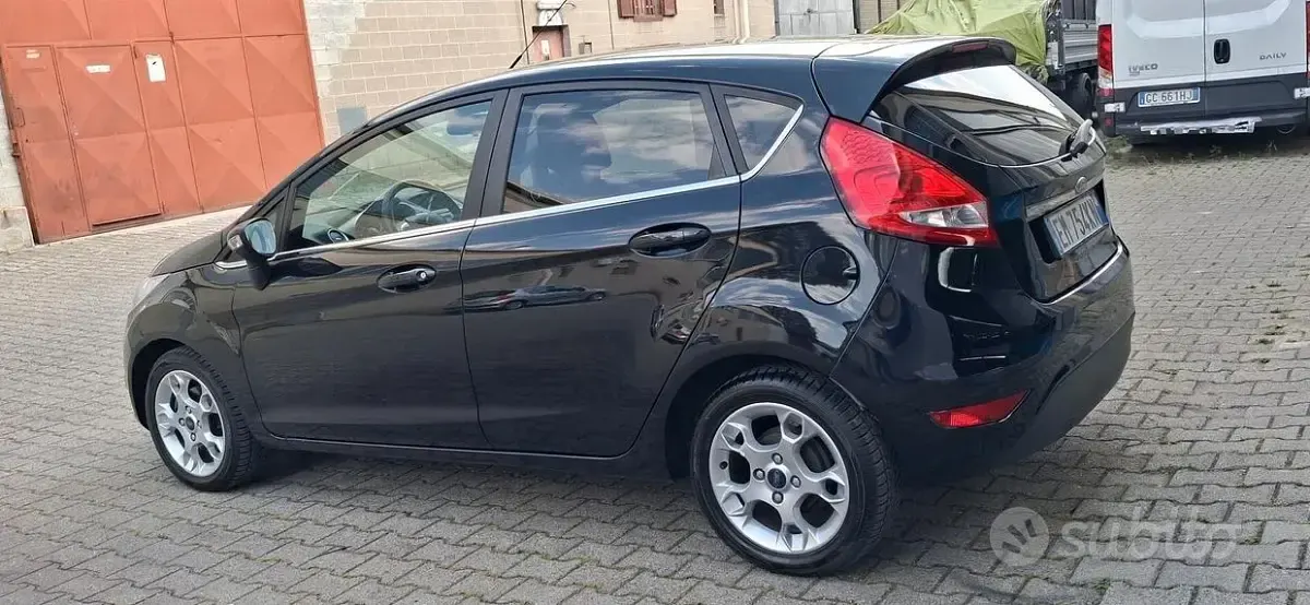 Usata Ford Fiesta Titanium 92 CV (67 kW) 2012 Nero Berlina