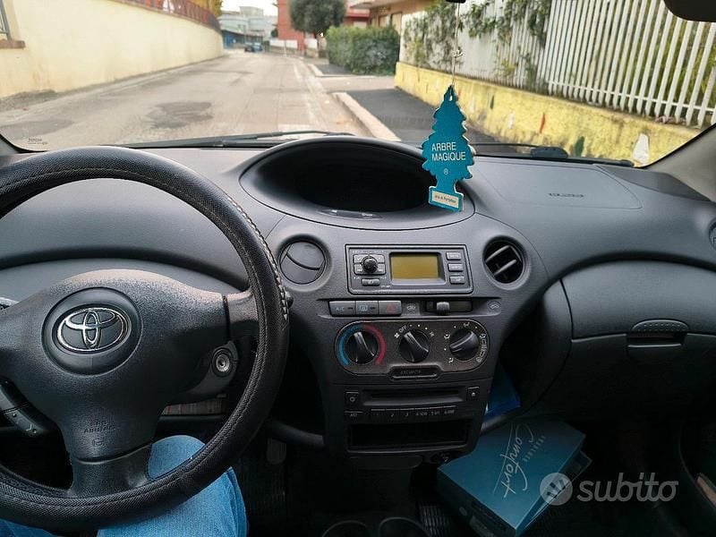 Usata Toyota Yaris 65 CV (47 kW) 2005 Berlina