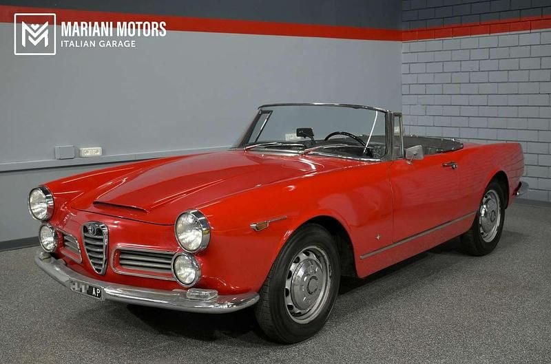 Usata Alfa Romeo 2600 144 CV (105 kW) 1964 Rosso Cabrio
