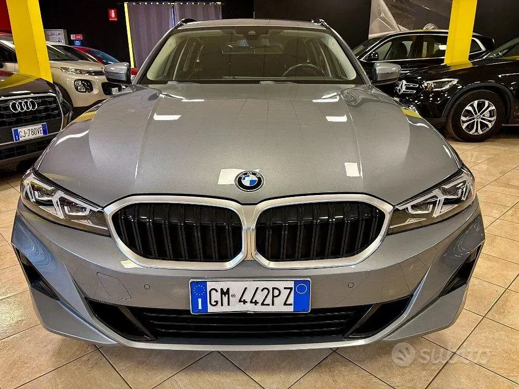 Usado BMW 318 150 CV (110 kW) 2023 Gris Familiar