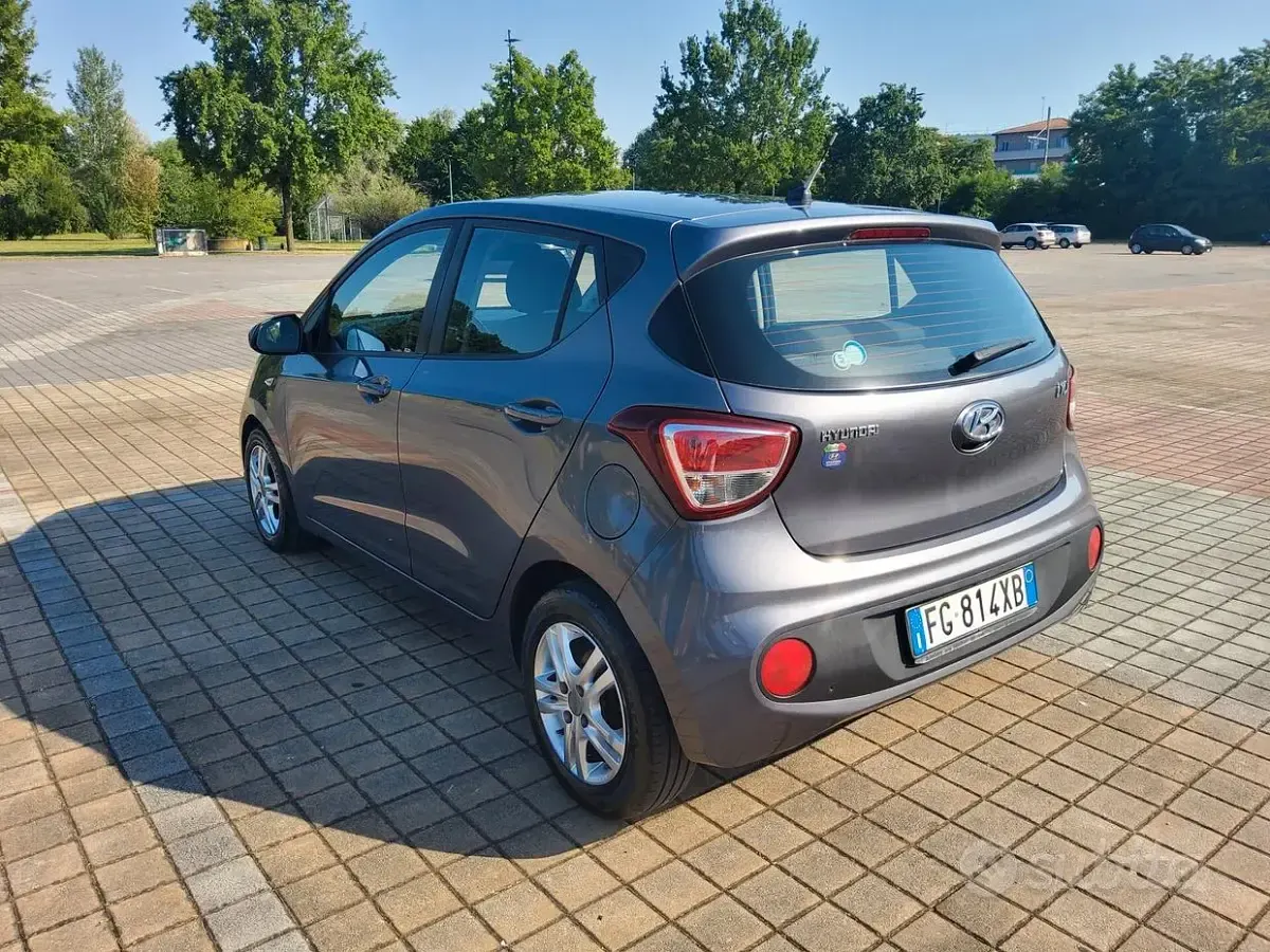 Usata Hyundai i10 67 CV (49 kW) 2017 Grigio Utilitaria